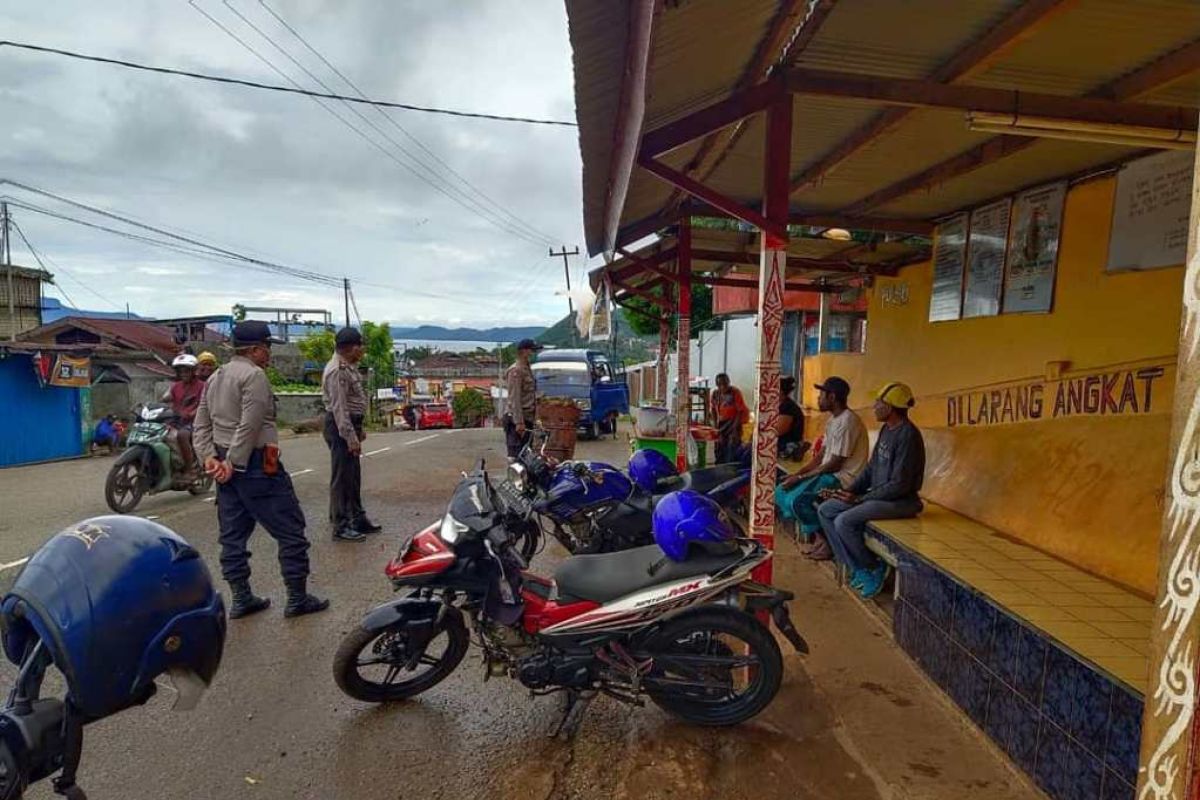 Polsek Jayapura Utara patroli kamtibmas imbau warga waspadai virus corona
