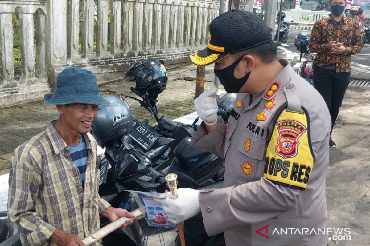 Polisi rutin bubarkan kerumunan karena masih banyak warga tidak mengindahkan