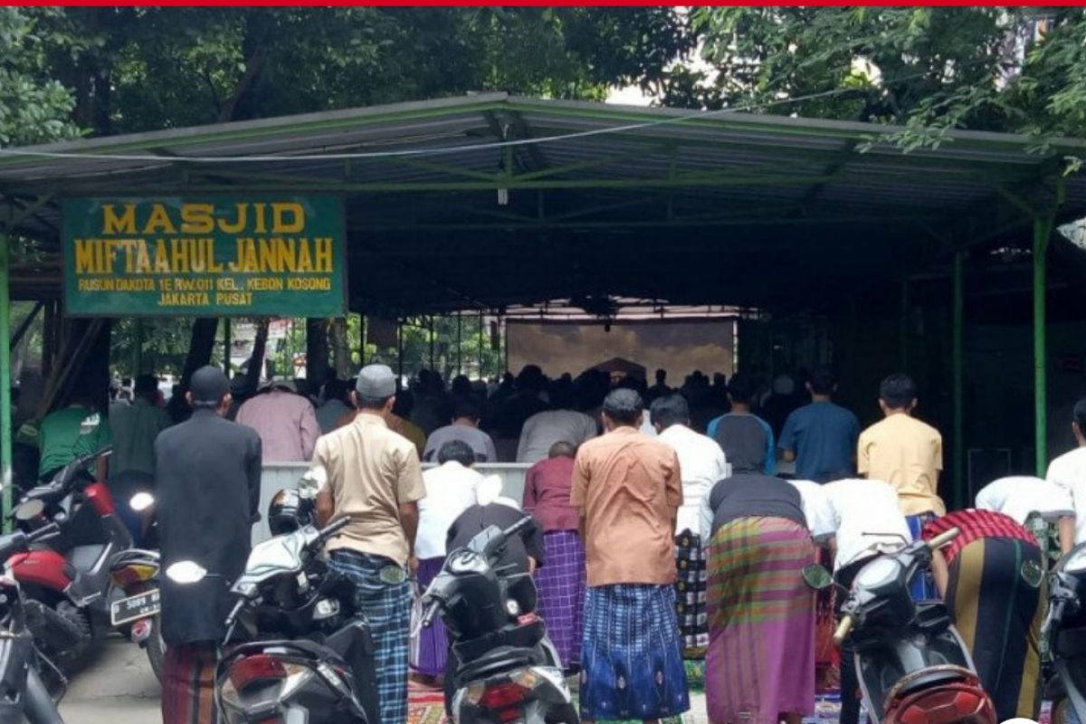 Masjid Kebon Kosong yang tidak  kosong