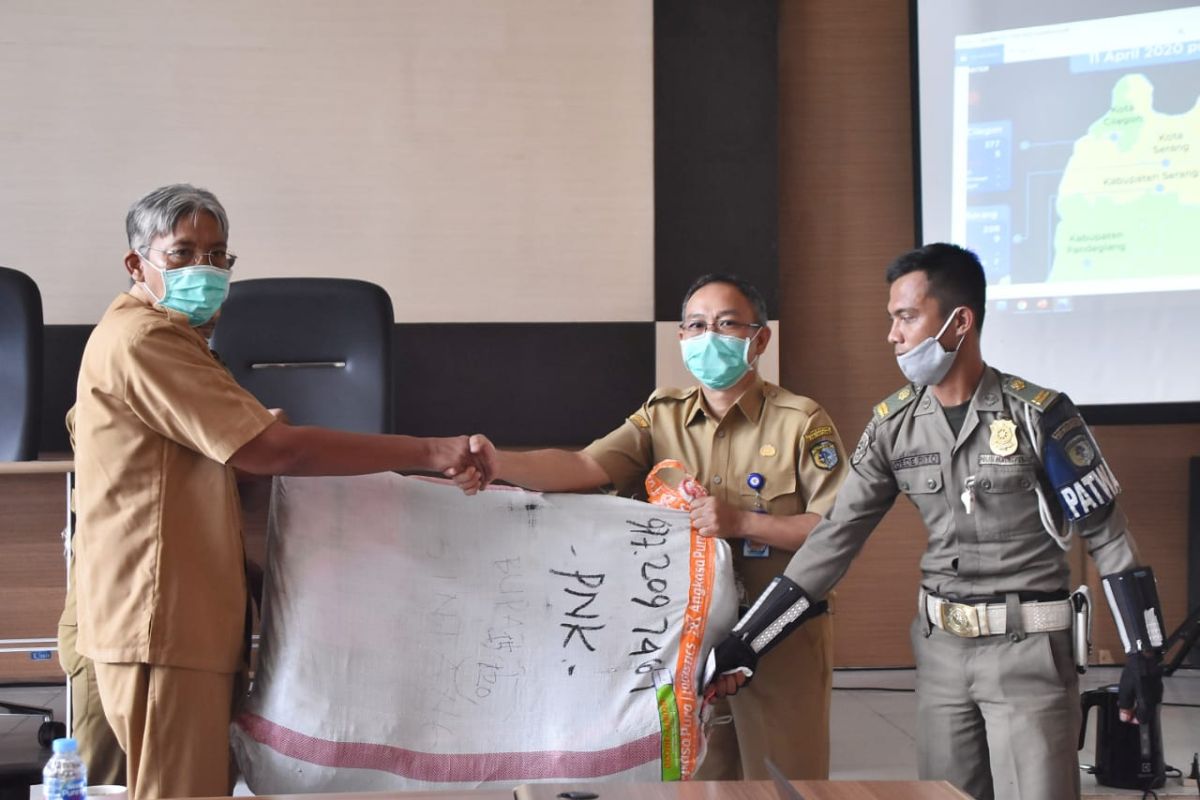 Sintang Terima Bantuan APD dan Masker