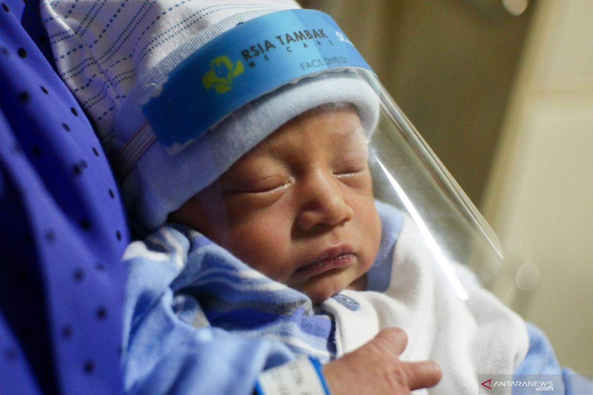 Bayi baru lahir delapan hari di Israel jadi pasien termuda corona