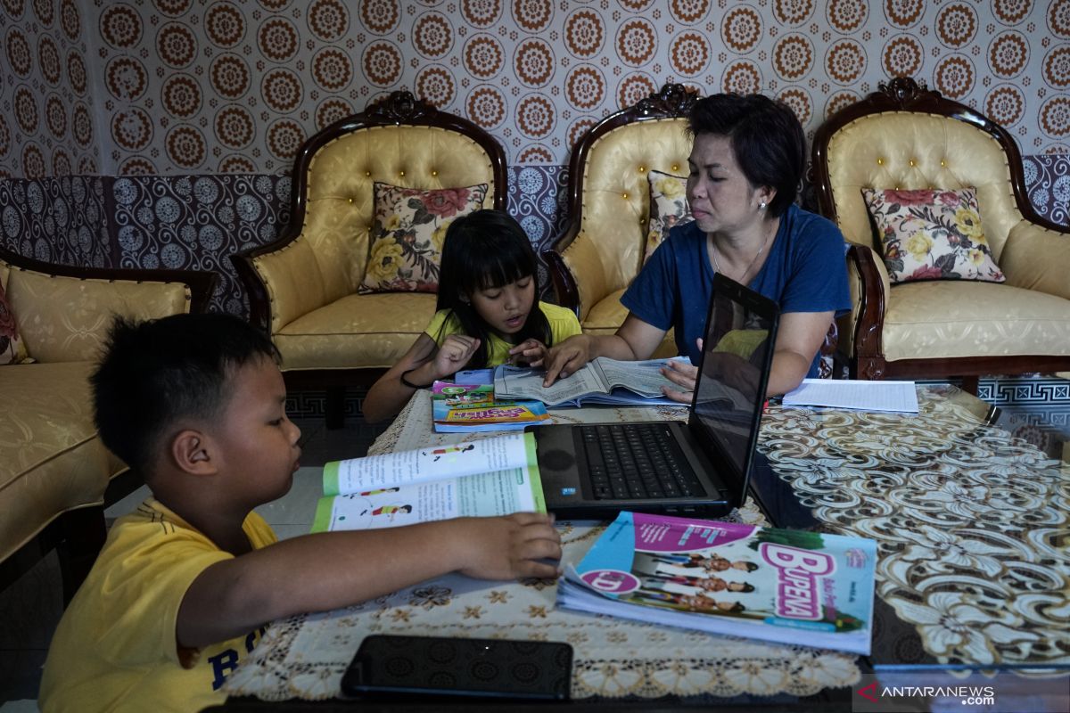 Yang harus dilakukan orangtua saat anak sekolah dari rumah