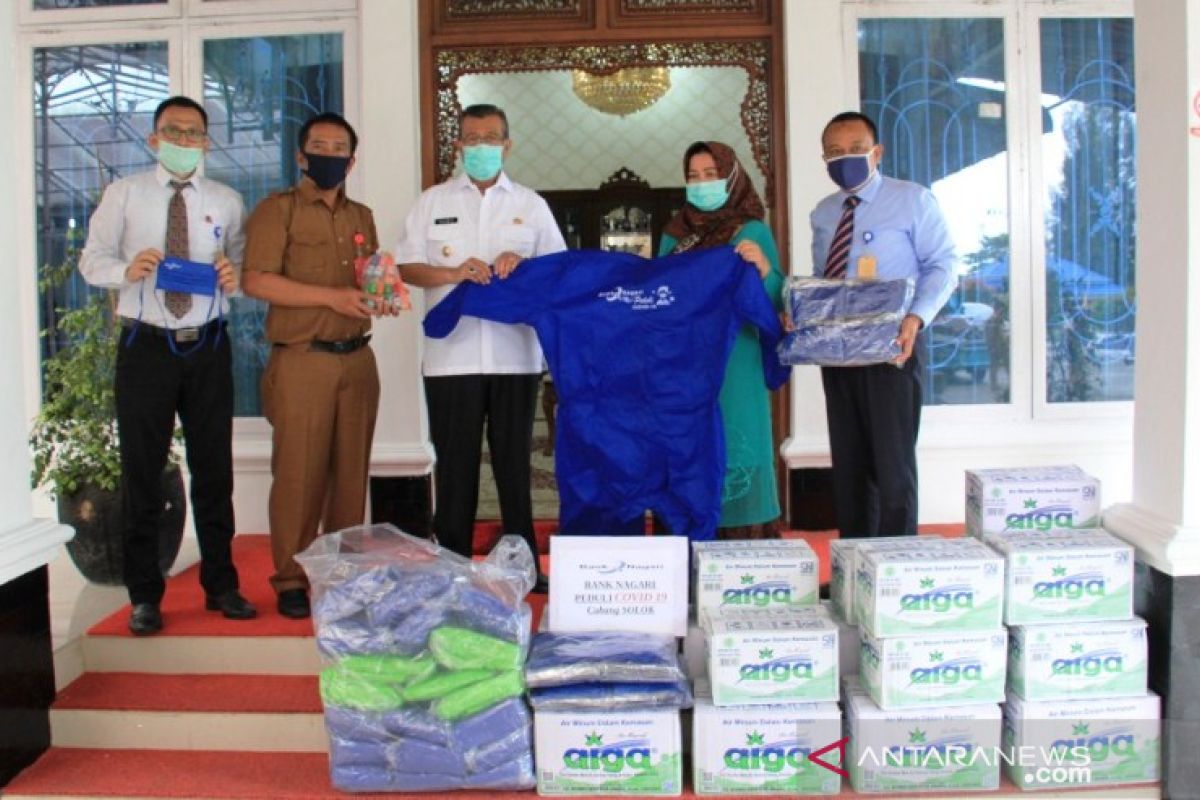 Bank Nagari bantu Pemkab Solok APD, hand sanitizer dan wastafel
