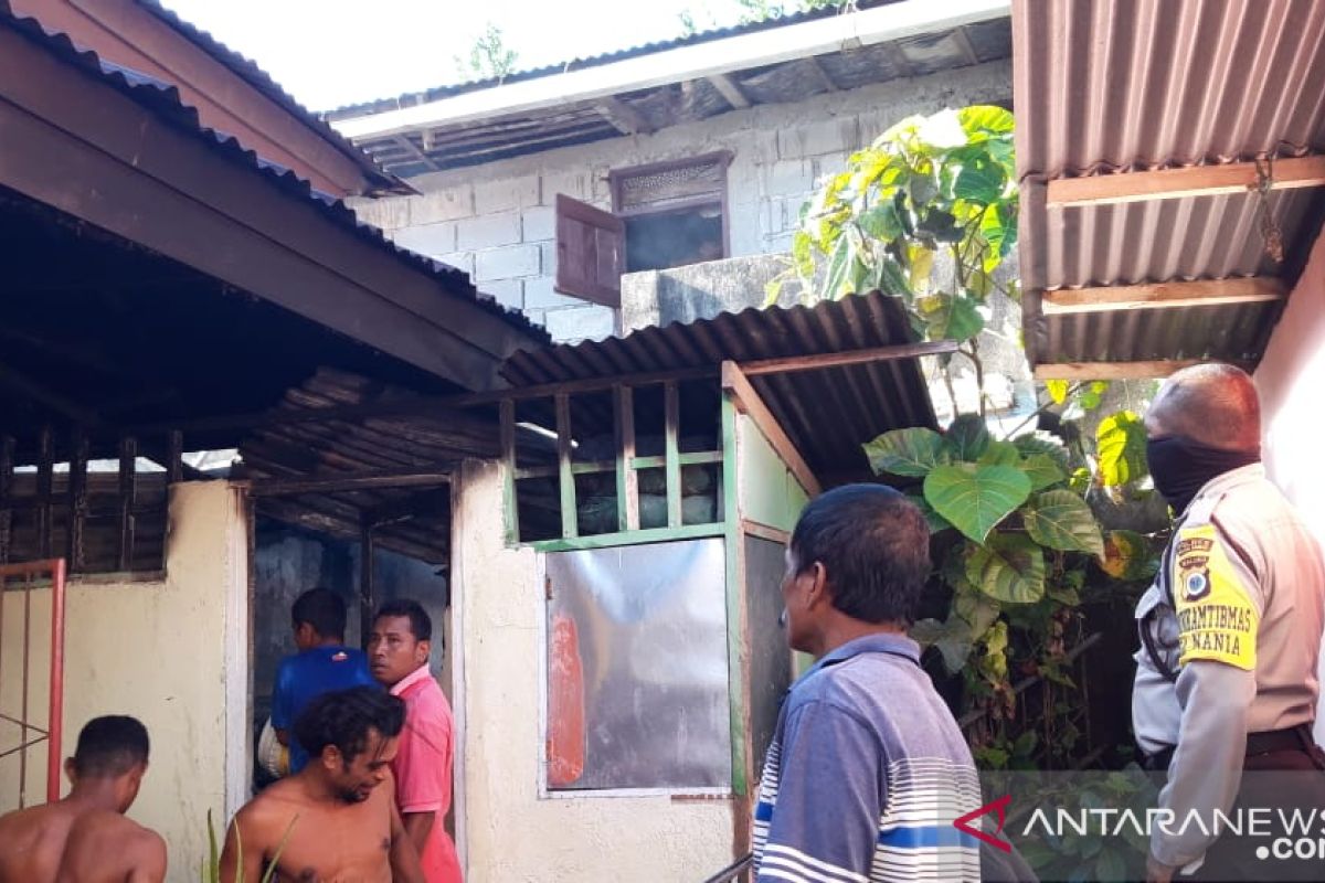 Polisi usut penyebab kebakaran gedung SD Negeri 3 Tomalima di Passo