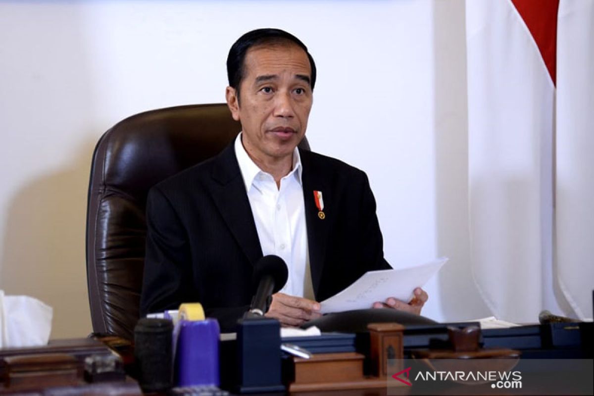Presiden Jokowi melantik Kadek Wiarsa Rakasandi sebagai Komisioner KPU