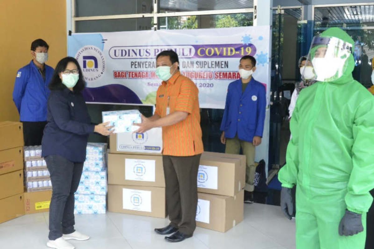 Udinus Semarang produksi pelindung  wajah bagi tenaga medis
