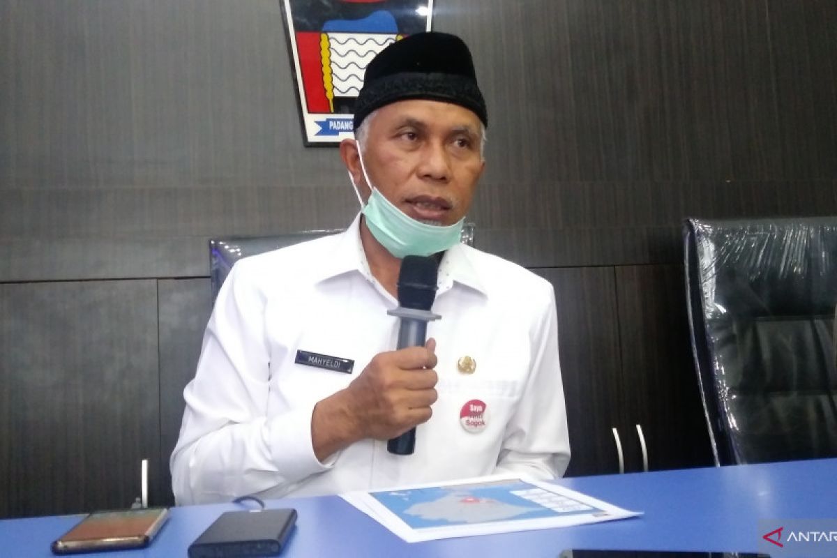 Empat warga Padang di empat kecamatan positif terjangkit COVID-19