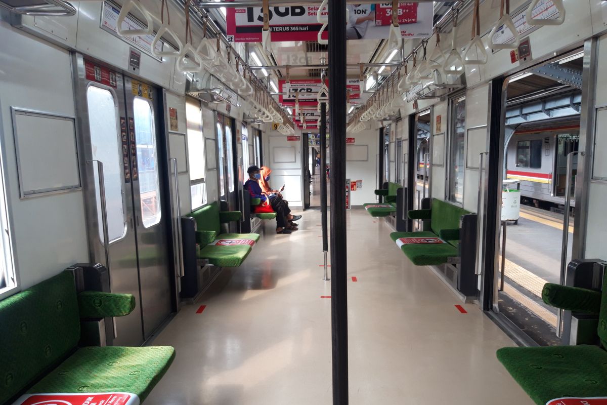 Hari keenam PSBB, Stasiun Jakarta Kota dan Juanda sepi penumpang