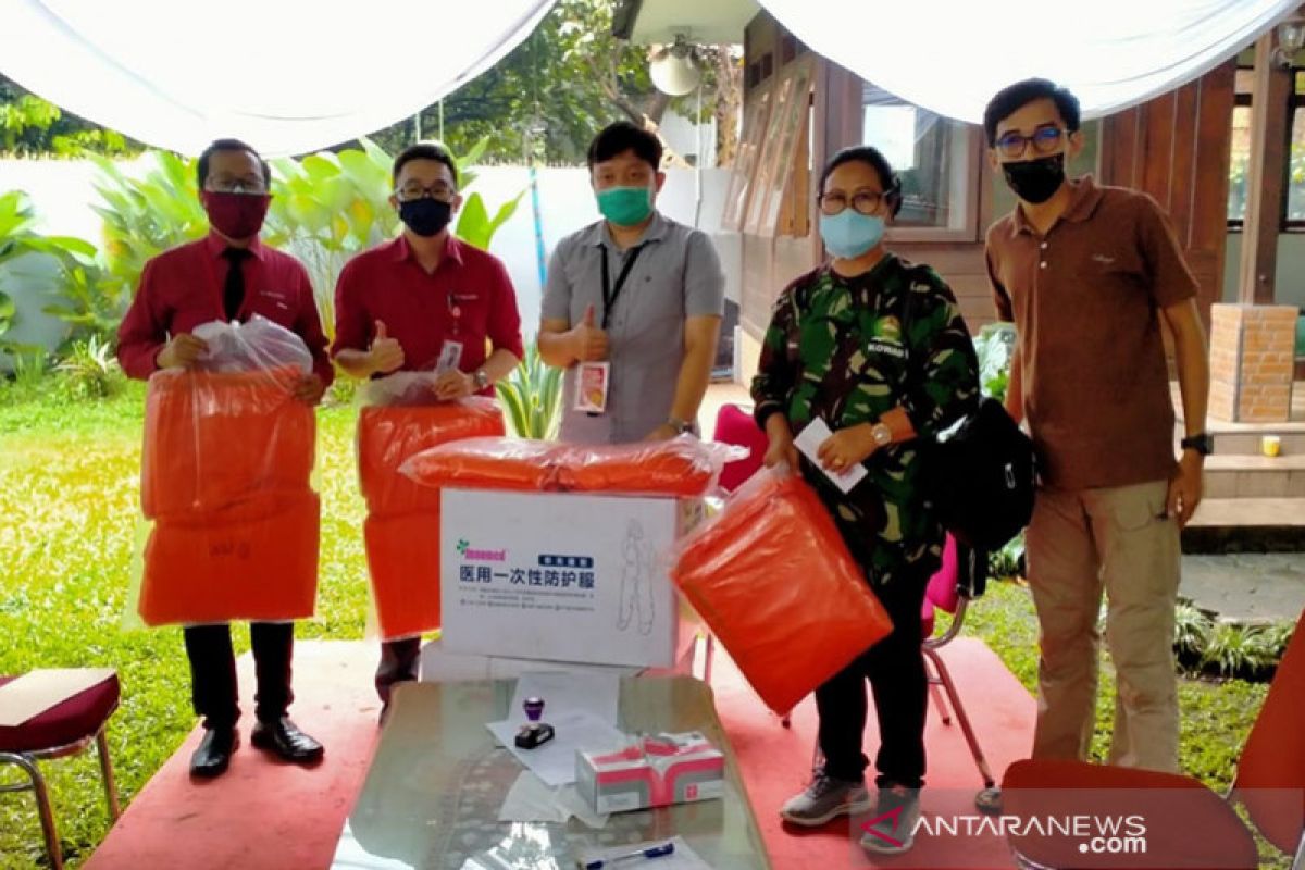 Gugus Tugas COVID-19 Kota Bogor salurkan bantuan APD