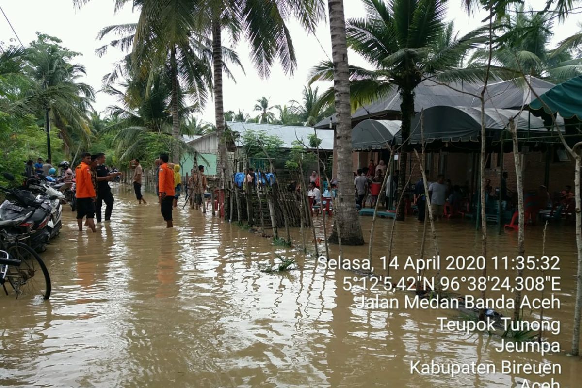 Banjir akibat hujan deras rendam enam desa di Bireuen