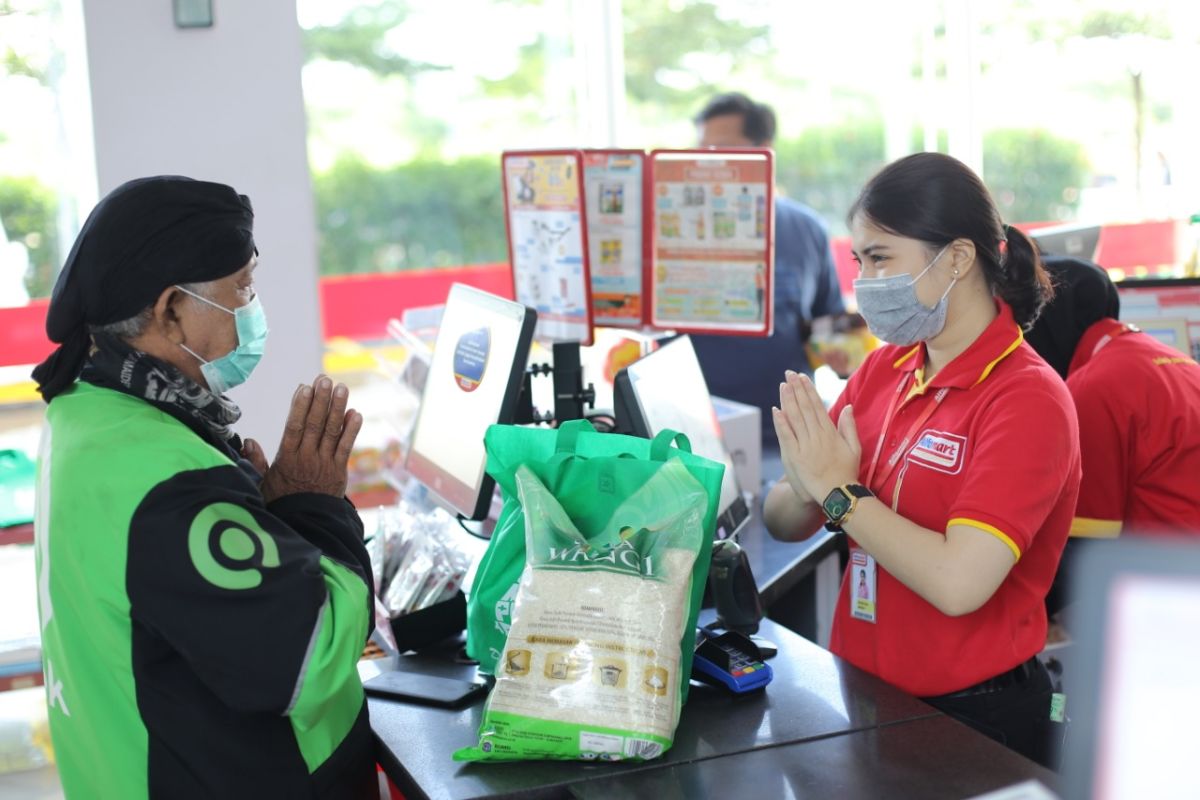 Terimbas COVID-19, ratusan ribu mitra ojek daring dapat bantuan bahan pokok