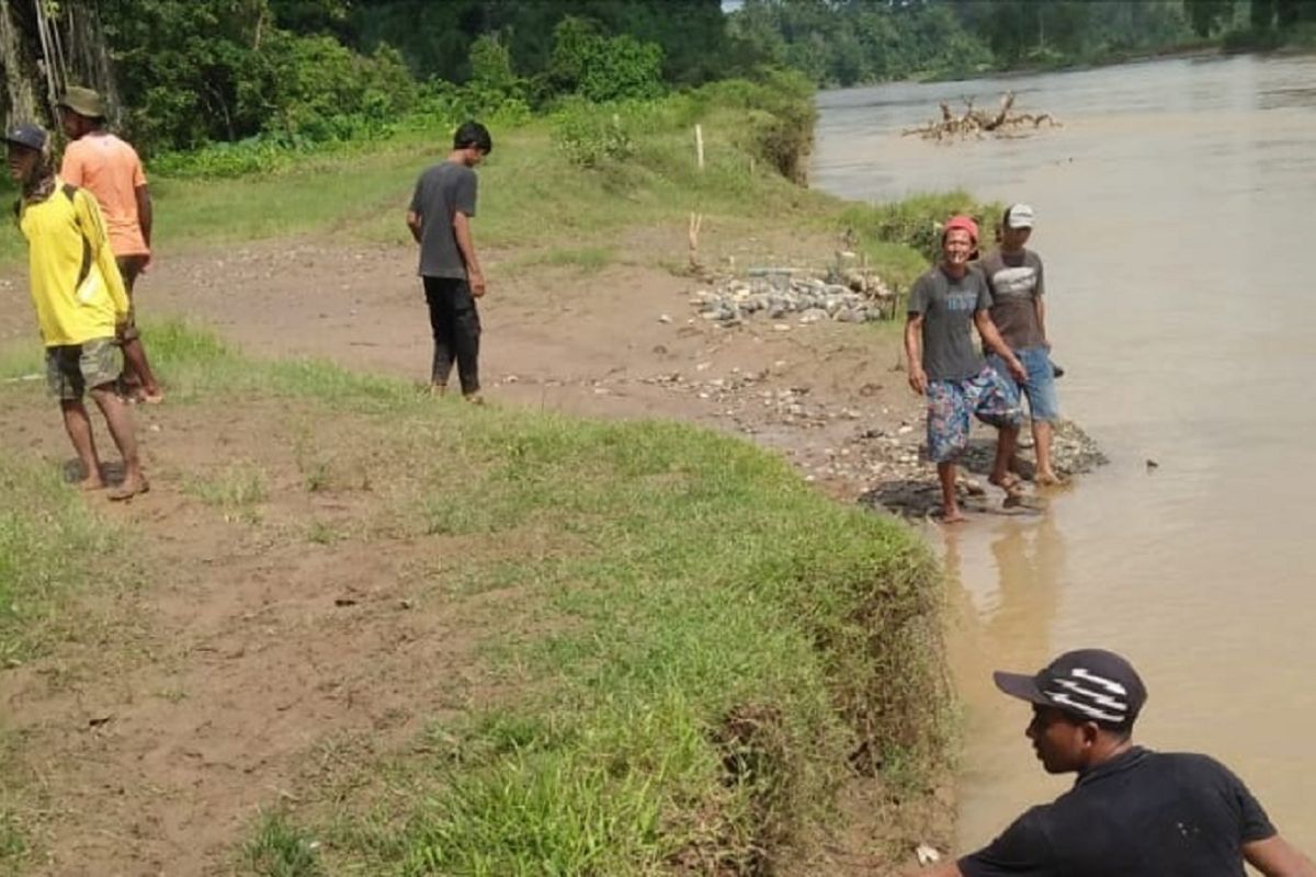 Seorang warga Dharmasraya belum ditemukan sejak pergi memancing di Sungai Batanghari