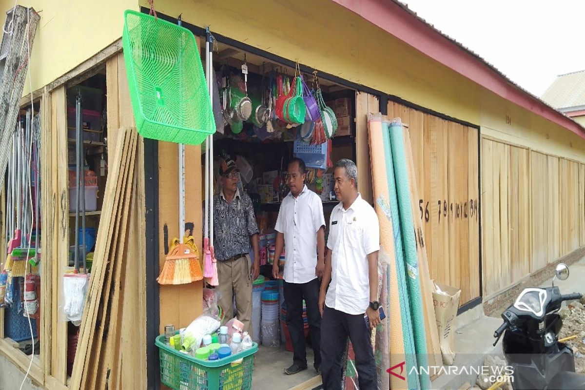 Pedagang mulai tempati kios relokasi di Pasar Baru Panyabungan