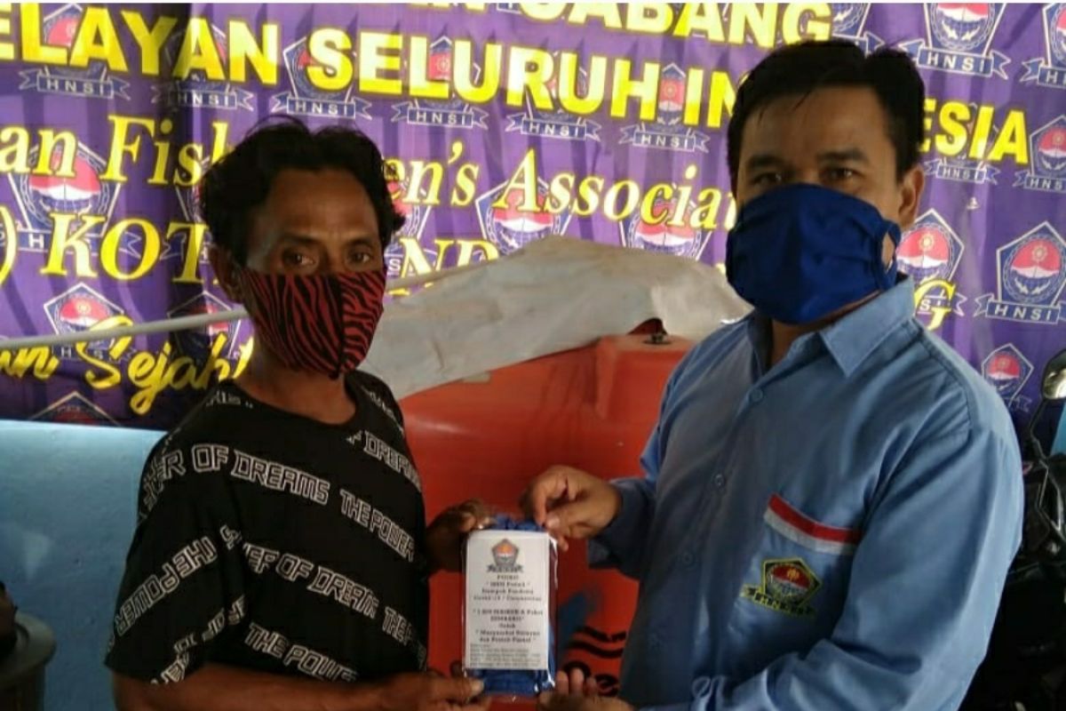 HNSI bagikan 1000 masker bagi nelayan untuk bantu cegah COVID-19