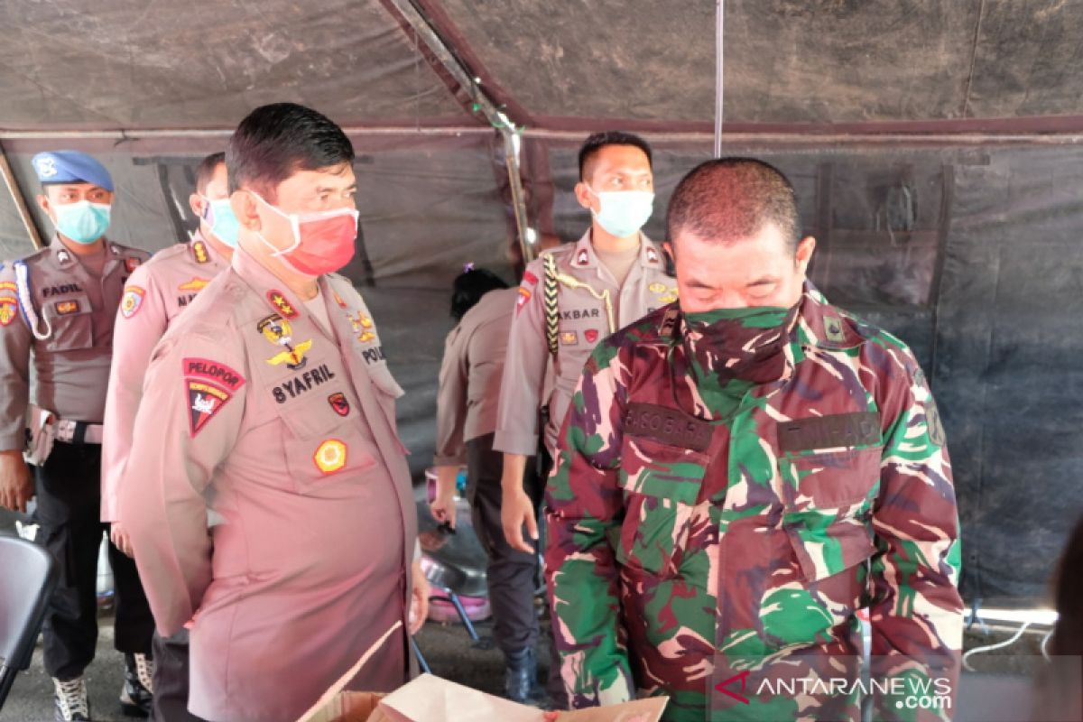 TNI-Polri di Palu dirikan dapur umum bantu masyarakat terdampak COVID-19