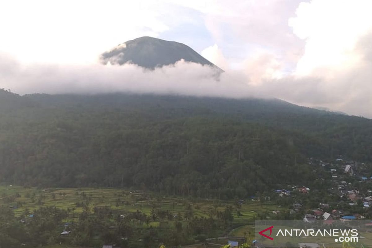 PVMBG harap warga waspadai radius 1,5 kilometer kawah Gunung Lokon