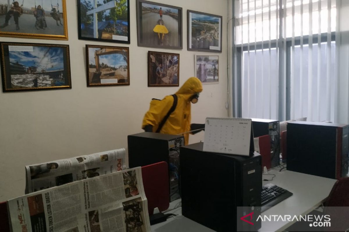 ACT lakukan penyemprotan disinfektan di Kantor LKBN ANTARA Biro Sulteng