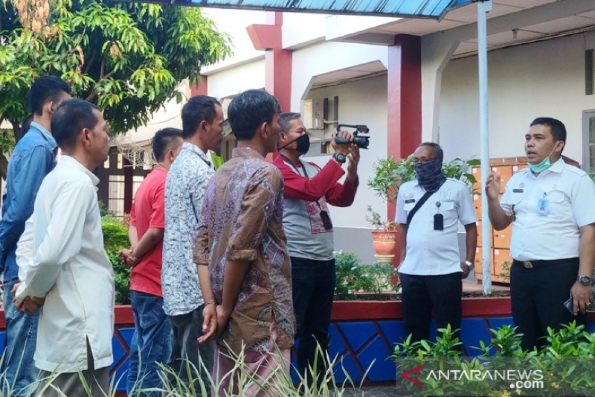 Seluruh pegawai dan warga binaan Lapas Sijunjung jalani tes swab