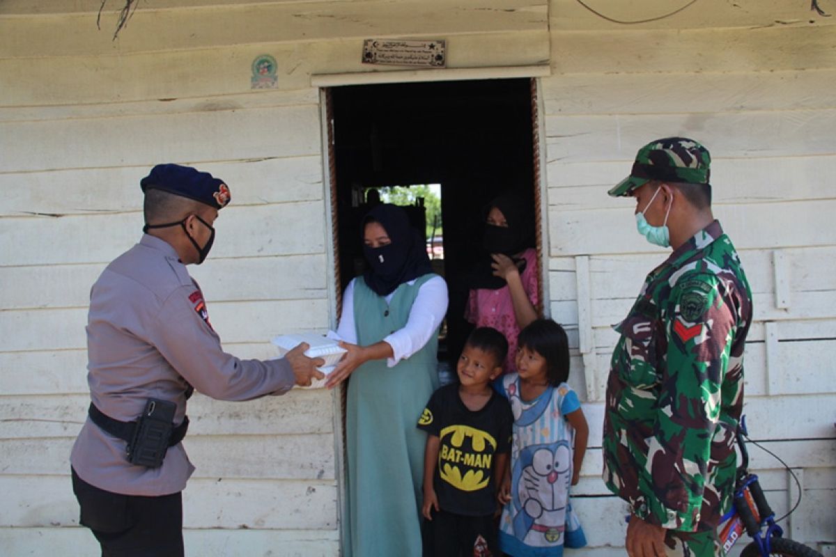 Polda Aceh-Kodam IM dirikan dapur lapangan untuk bantu masyarakat terdampak pandemi COVID-19