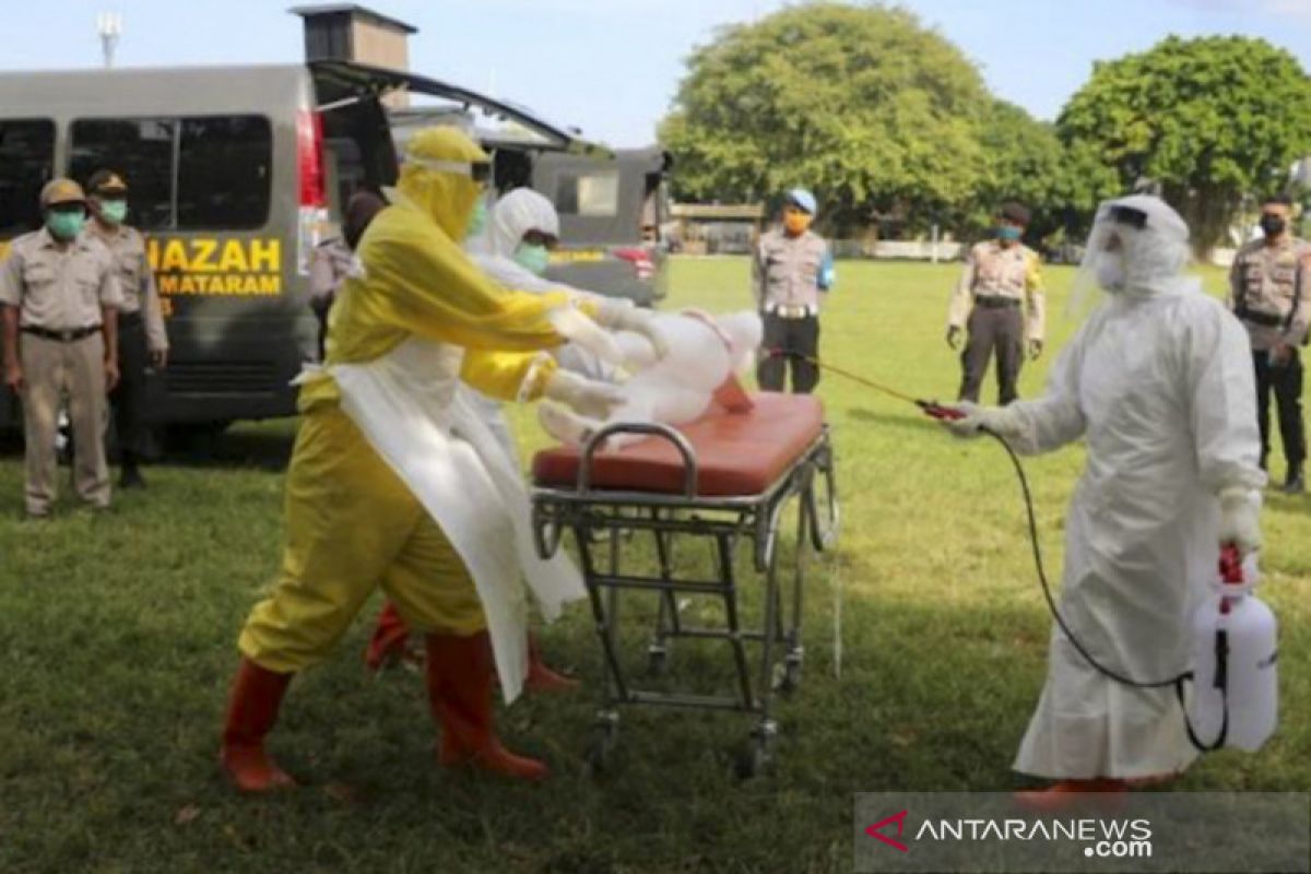 Polda NTB gelar simulasi prosedur penanganan jenazah COVID-19