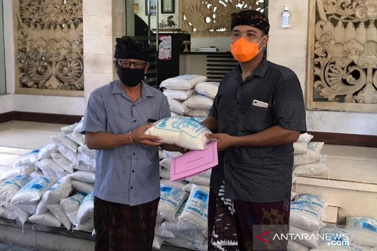 ASN Kota Denpasar sumbang beras untuk warga terdampak COVID-19
