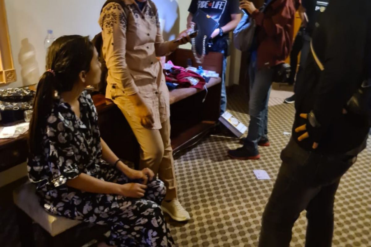 Muda-mudi Pekanbaru kembali kepergok pesta sabu di kamar hotel
