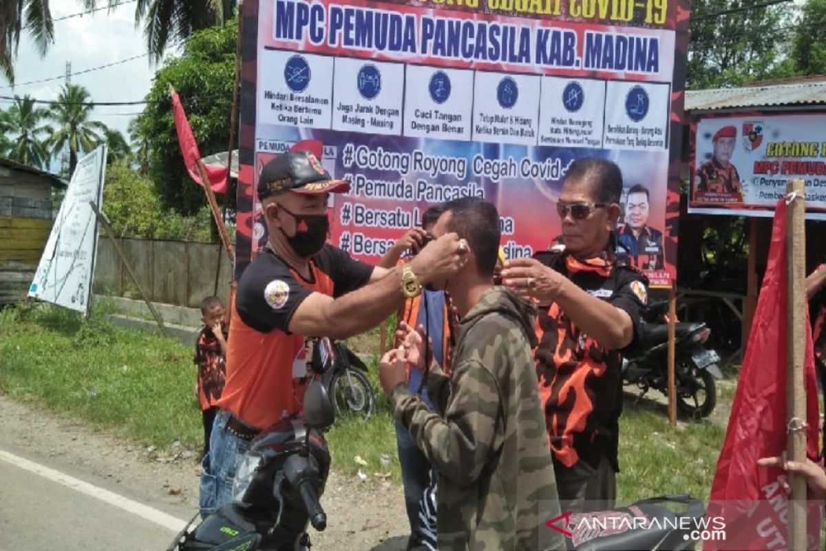 Cegah COVID-19, Pemuda Pancasila bagikan masker dan sembako