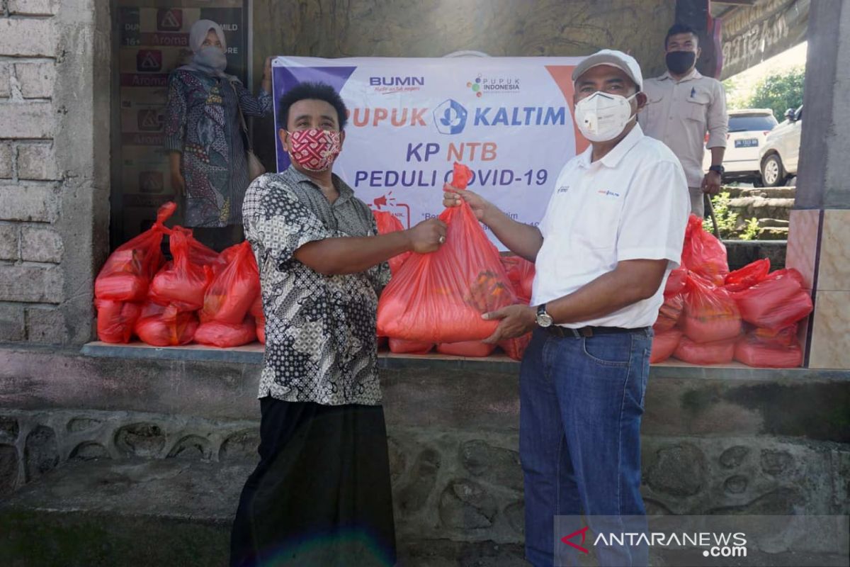 Pupuk Kaltim membantu warga terdampak COVID-19 di Lombok