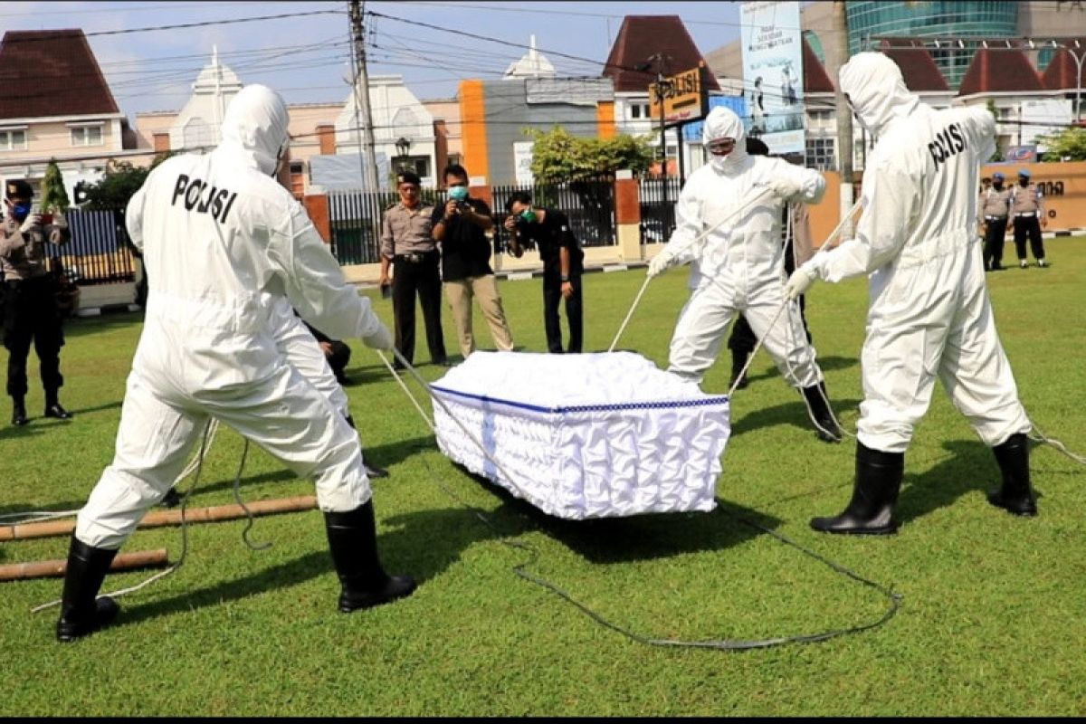Polda DIY menyiapkan personel untuk bantu pemakaman korban COVID-19