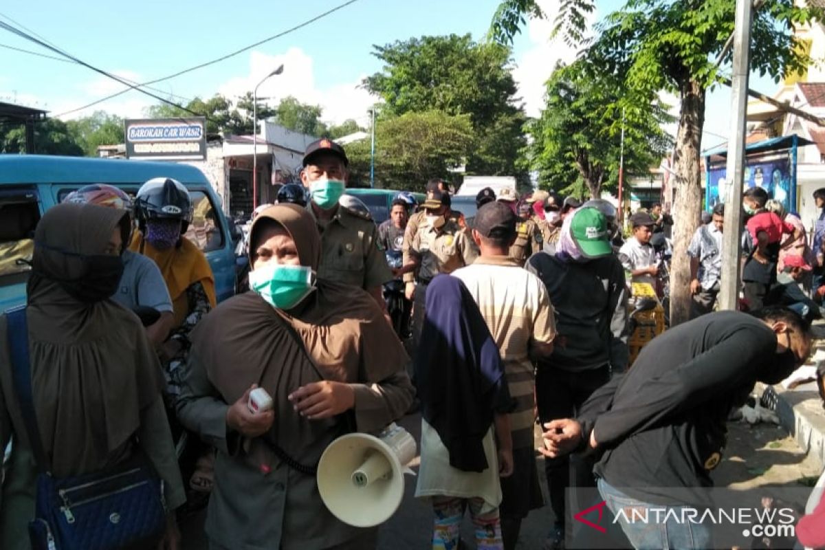 TNI-Polri di Pamekasan siaran keliling desa cegah penyebaran COVID-19