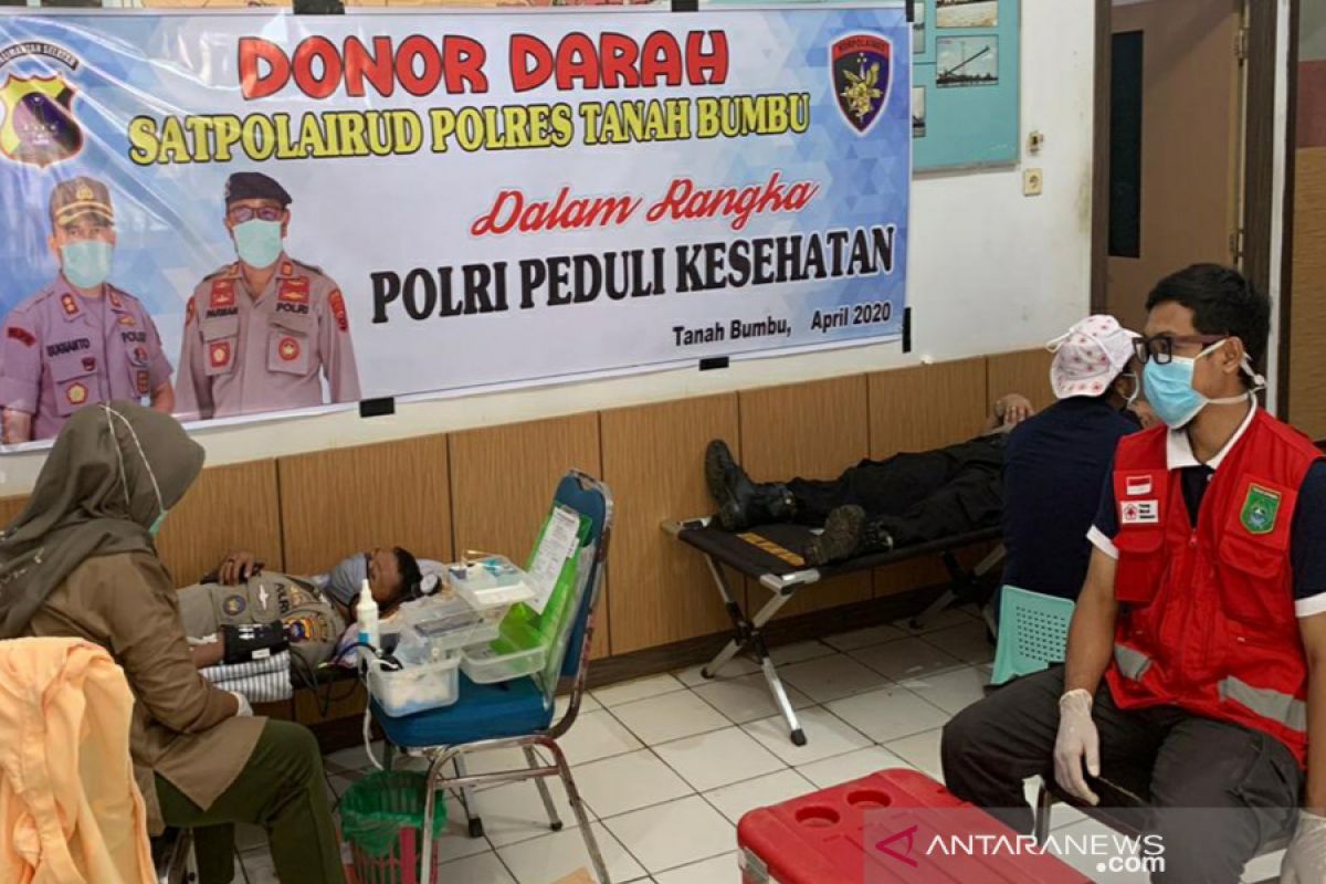 Polisi gelorakan donor darah bantu PMI di tengah pandemi COVID-19