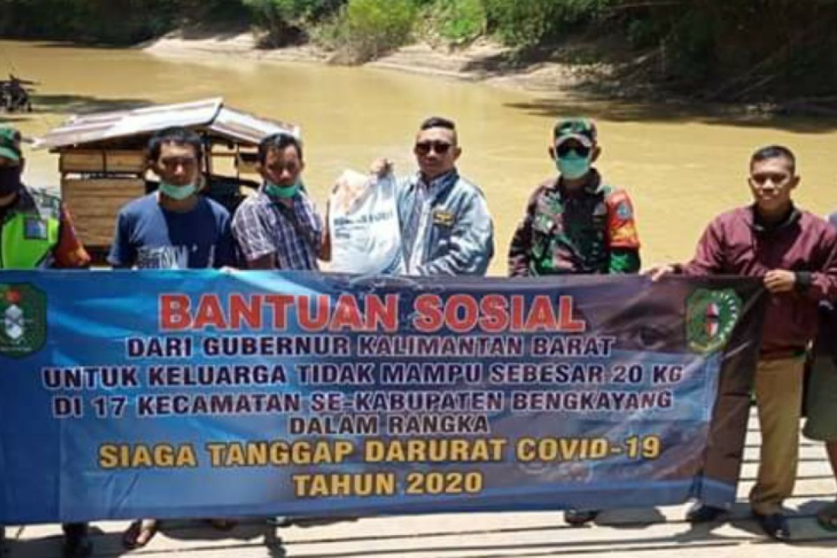 Koramil Ledo distribusi beras bantuan gunakan longboat