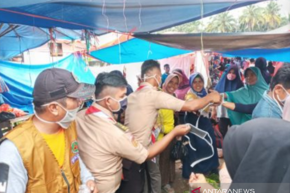 Kwarcab Pramuka Sijunjung bagikan 10 ribu masker, peduli pencegahan corona