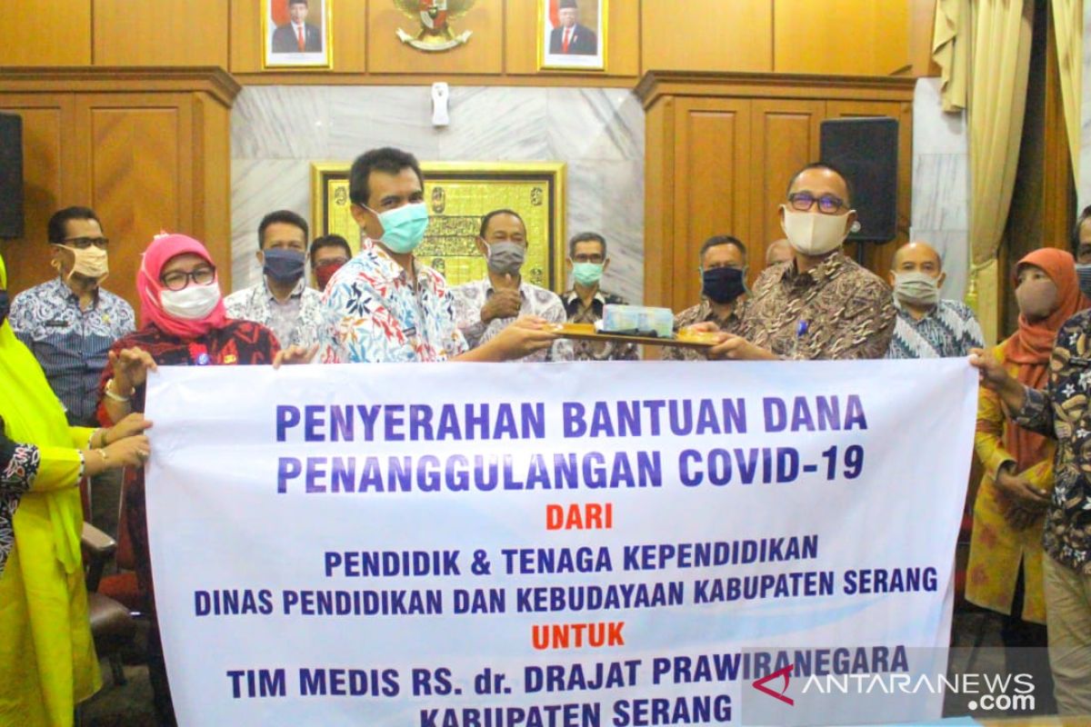 Para guru di Kabupaten Serang salurkan dana untuk tim medis RSDP