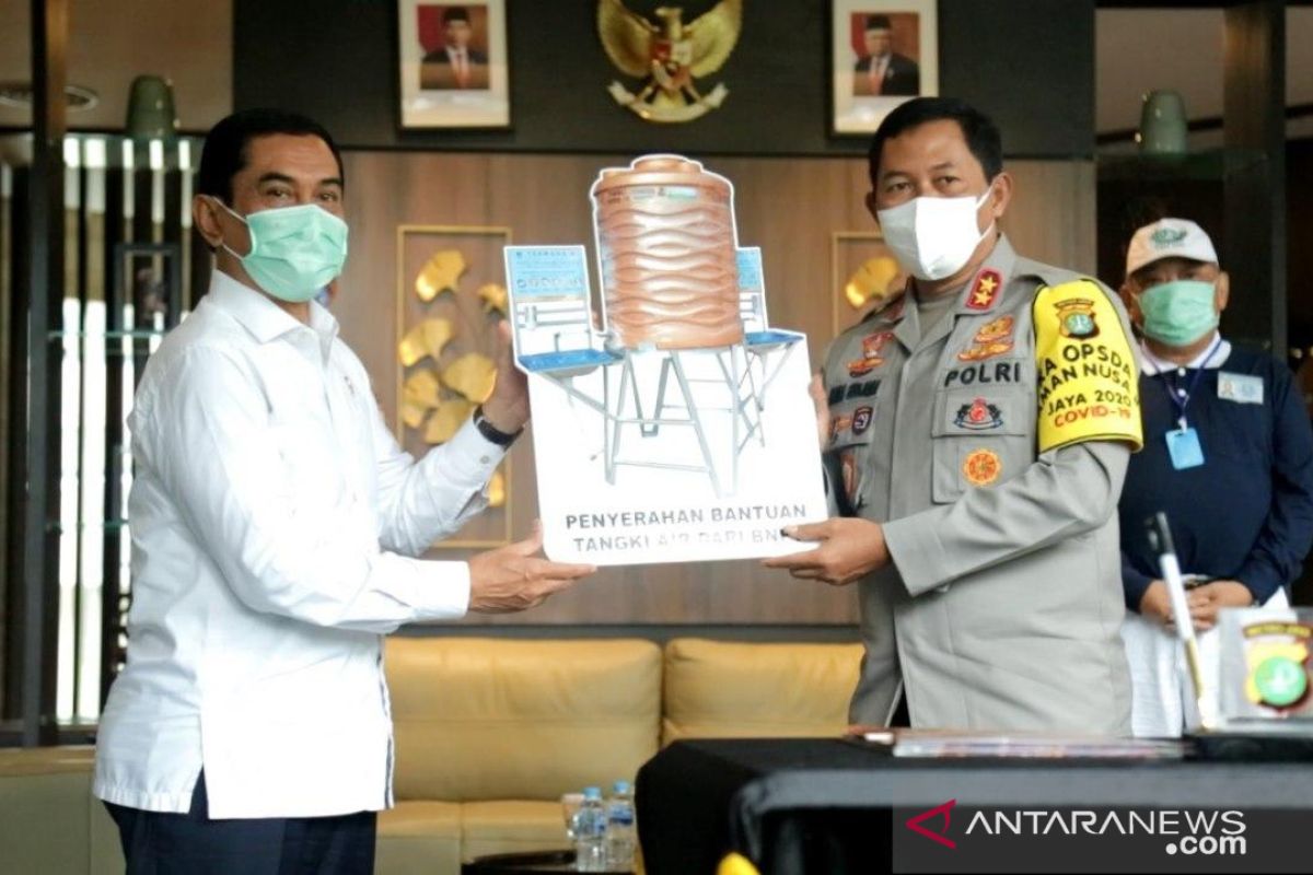 Putus rantai COVID-19, BNPT beri bantuan 26 unit tangki air