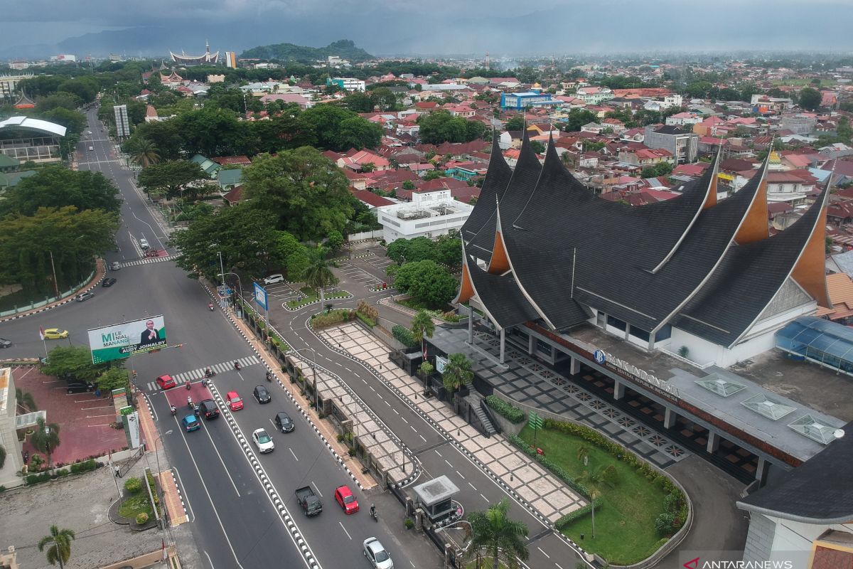 Kasus corona Sumbar dekati skenario terburuk