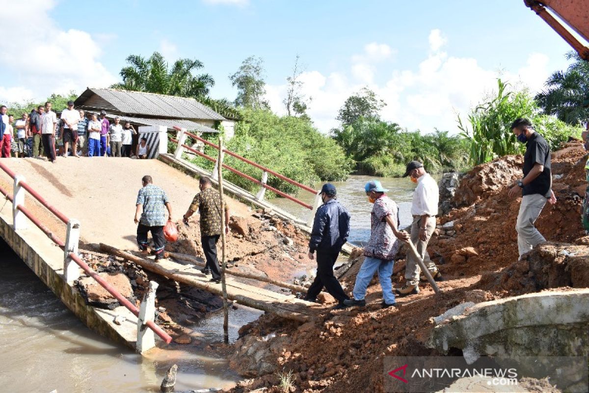 Gubernur Babel pimpin pencarian korban Jembatan Delas roboh