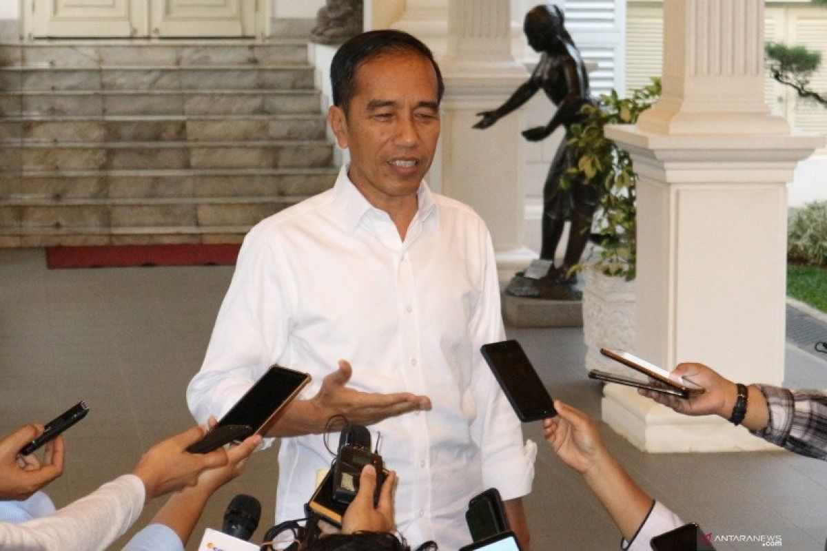 Jokowi orders streamlining hospital reference system to fight corona