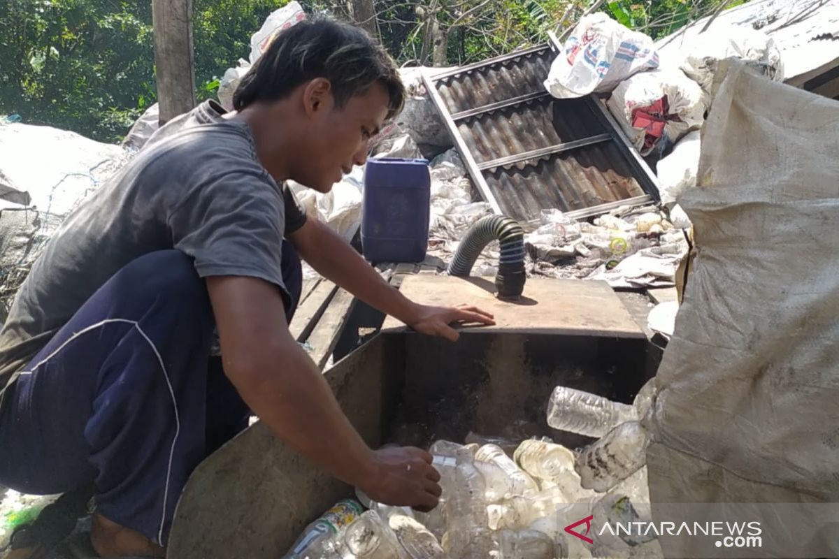 Usaha pencacah sampah plastik di Buleleng tidak terpengaruh COVID-19
