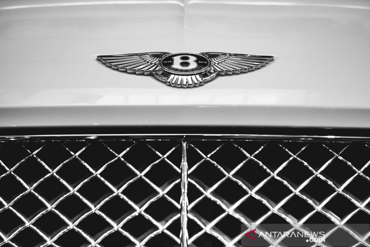 Bentley perpanjang penghentian produksinya di Inggris