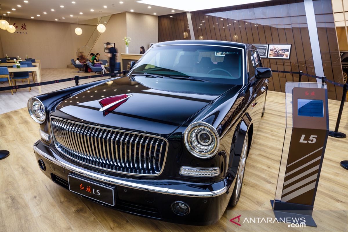 Mobil ikonis China FAW Hongqi bangun pabrik NEV