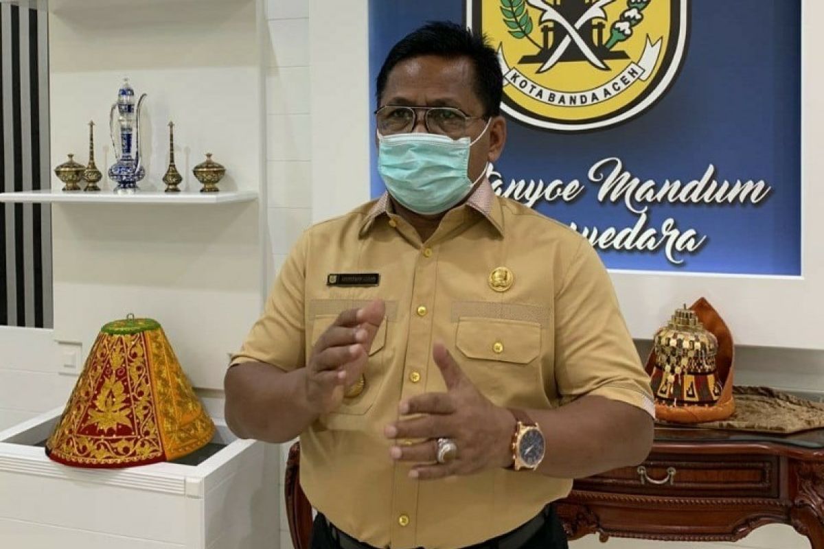Pemko Banda Aceh semprot disinfektan di 300 lokasi publik