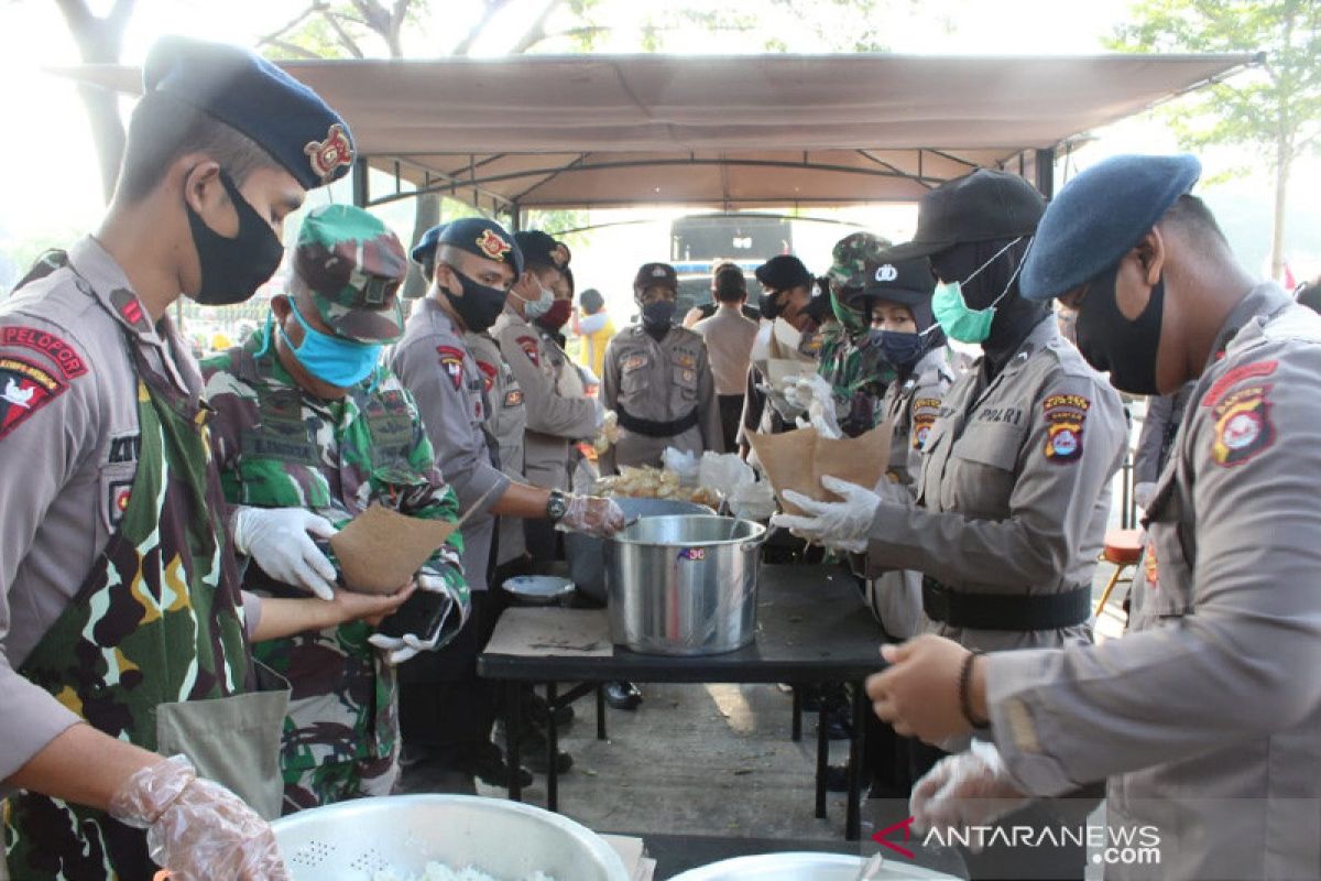 Satbrimob Polda Banten dirikan dapur umum di kawasan industri Cikande