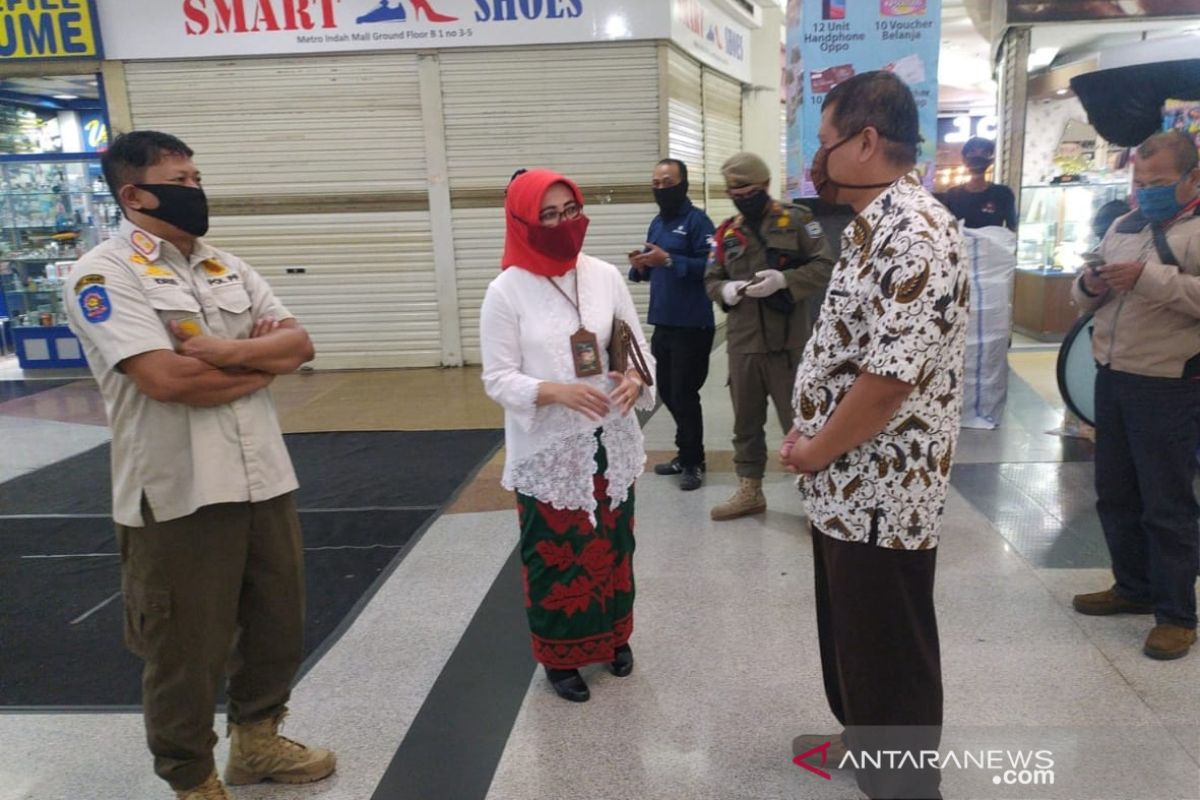 Pemkot Bandung ancam cabut izin pusat perbelanjaan yang masih buka