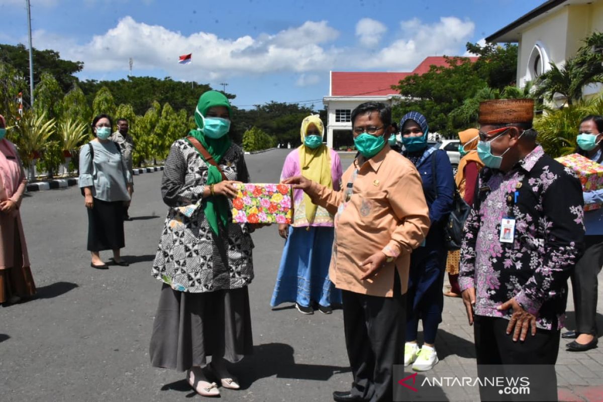 Pemkab Gorontalo Utara salurkan rapid test bantuan Pemprov ke 15 Puskesmas