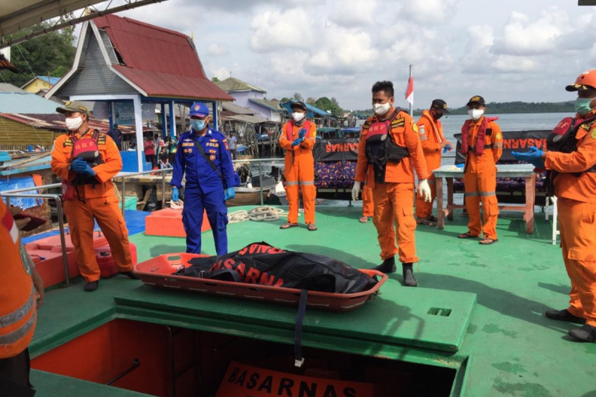 Seorang nelayan Bintan terjatuh ke laut saat memancing ditemukan tewas