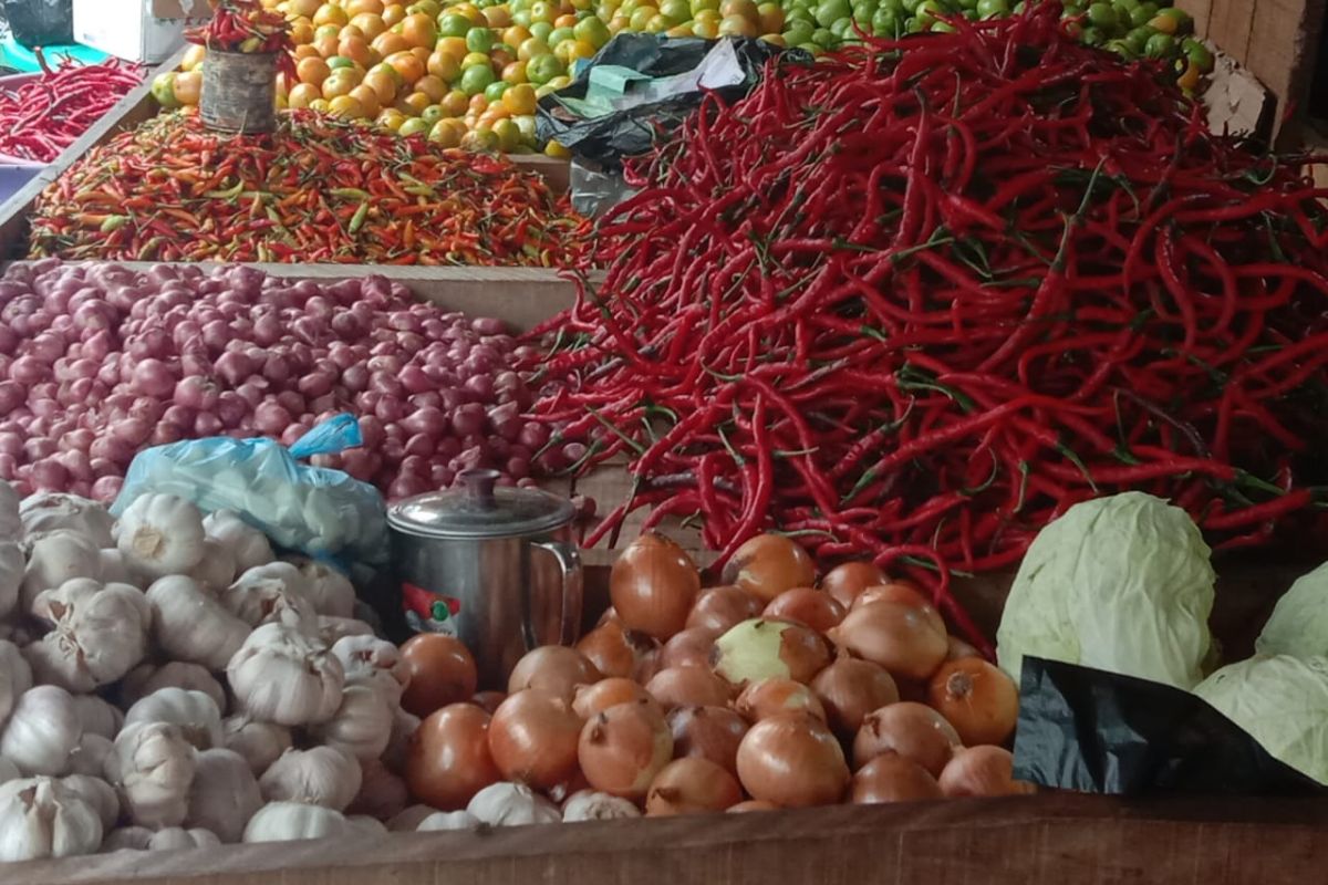 Harga bawang putih di pasar  tradisional Ambon turun