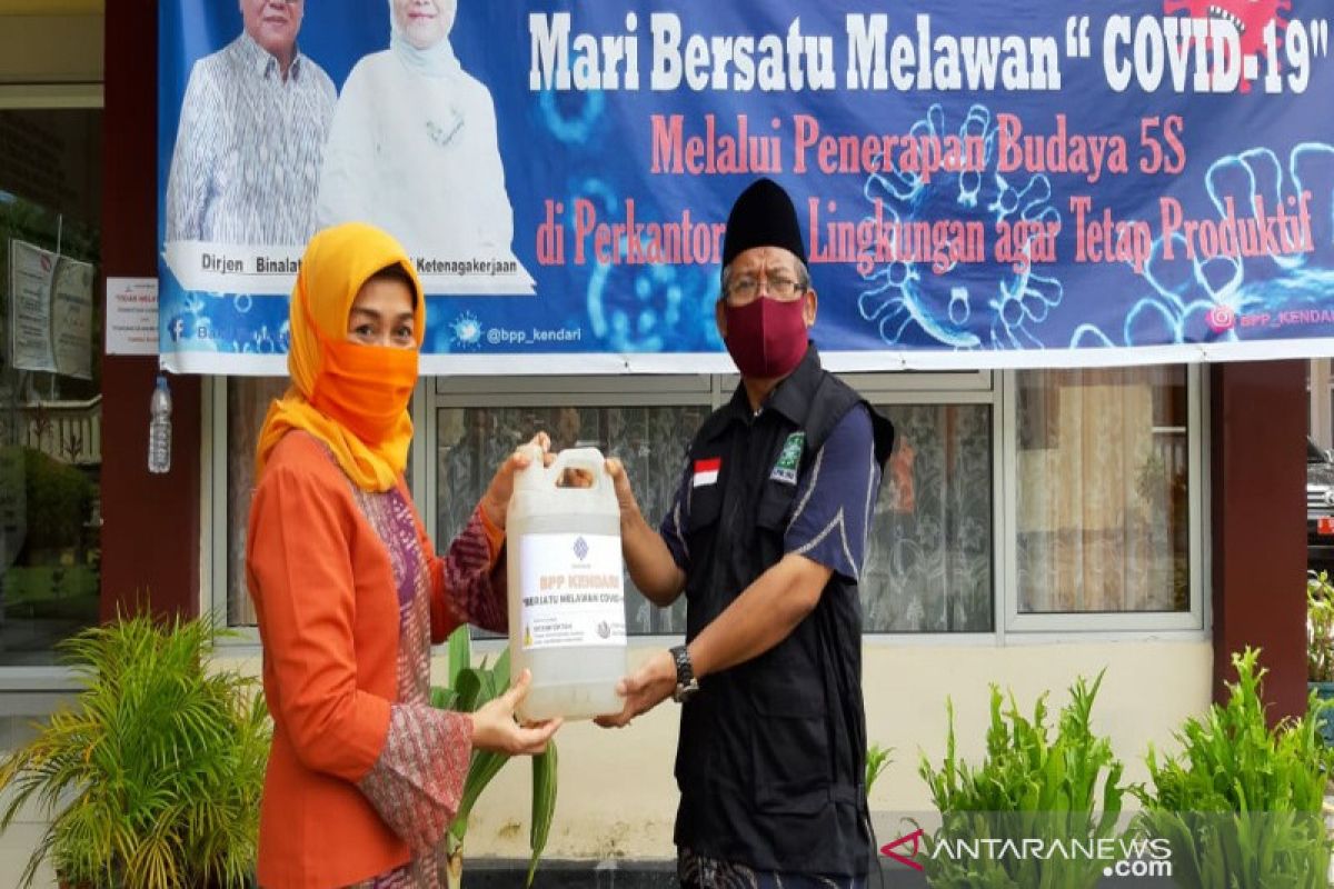 BPP Kendari berikan bantuan disinfektan pada NU cegah COVID-19