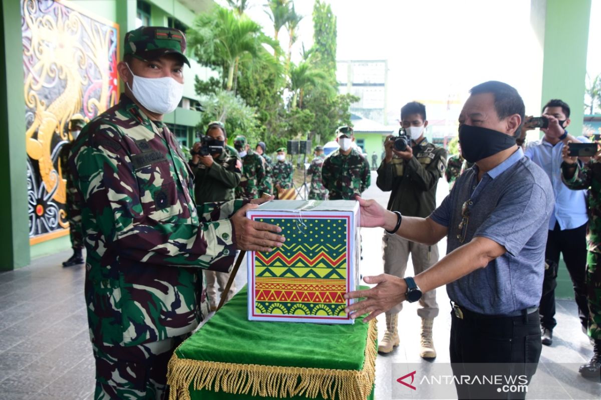 Korem 091/ASN Bantu Salurkan Bantuan Dari Komunitas Keluarga Tionghoa Samarinda