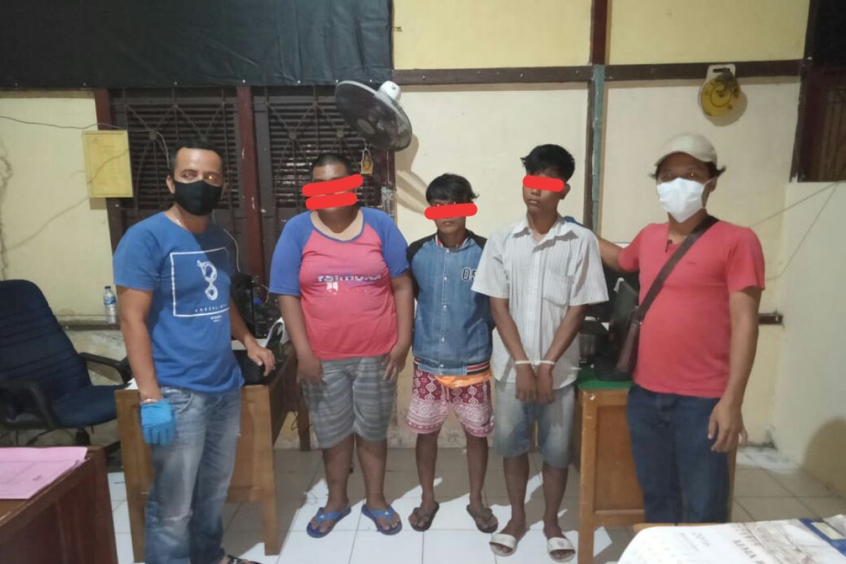 Tiga pemuda Pariaman dibekuk mencuri besi di kawasan objek wisata Pantai Gandoriah